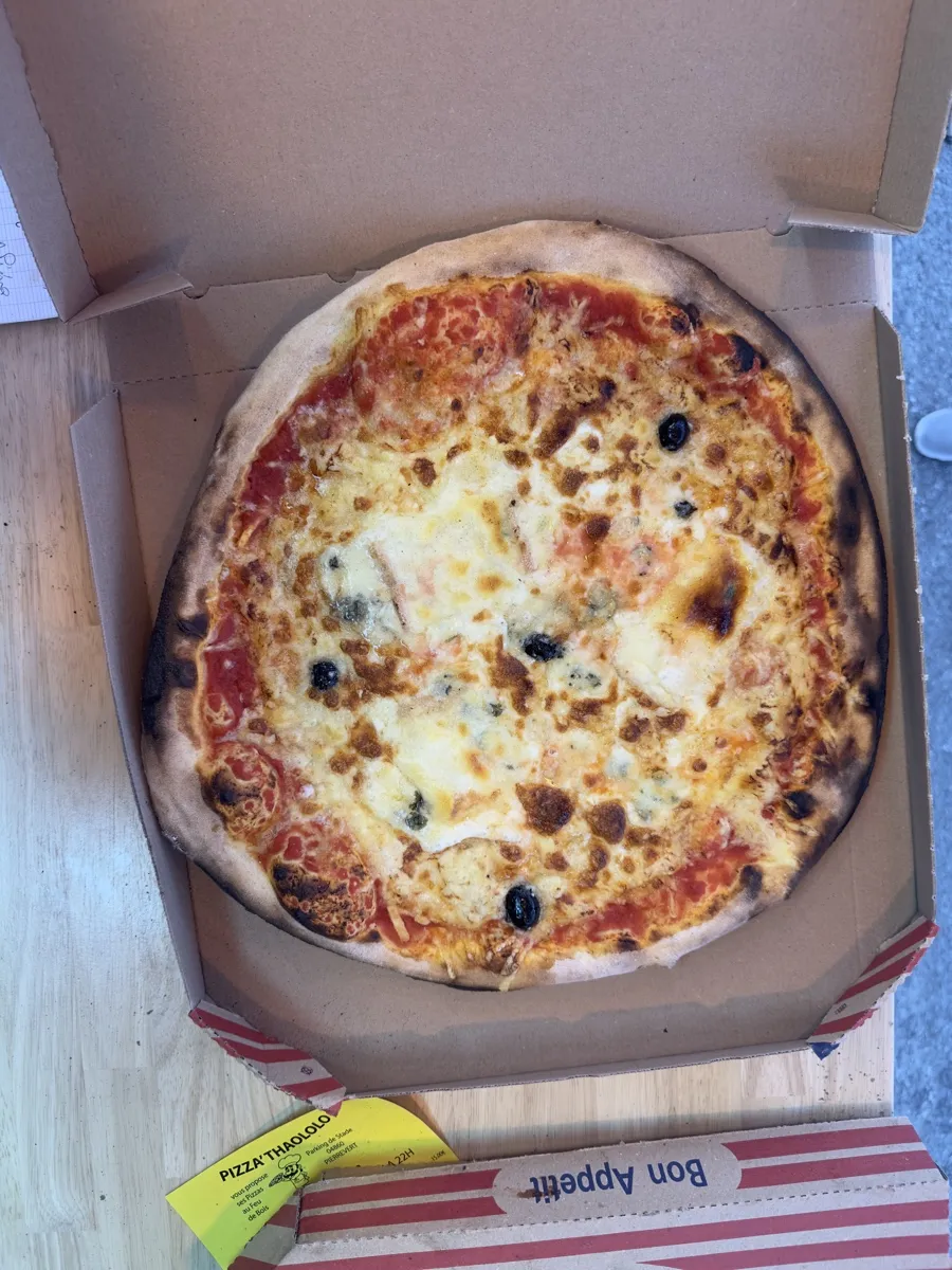 Boules de pâte prêtes à être travaillées, Pizza Thaololo Pierrevert