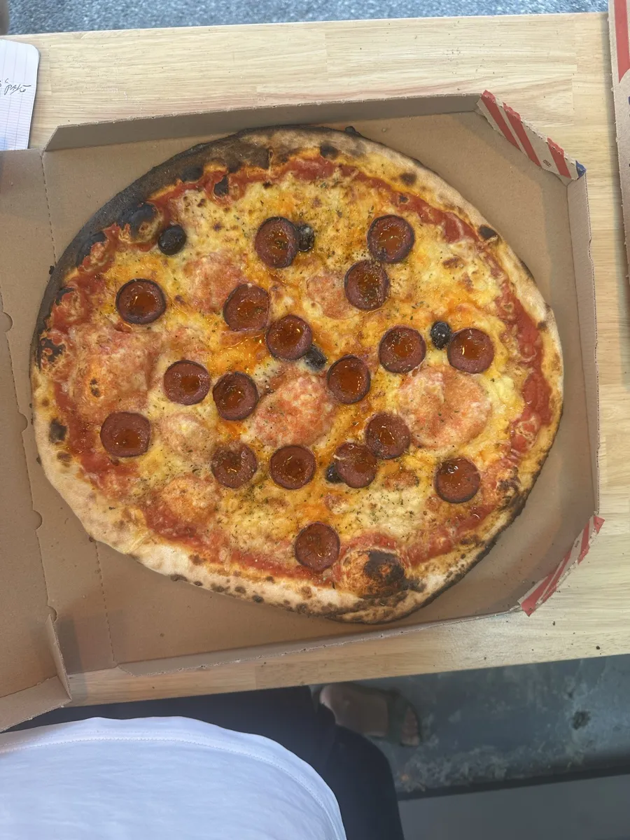 Pizza Chorizo au feu de bois, Pizza Thaololo Pierrevert