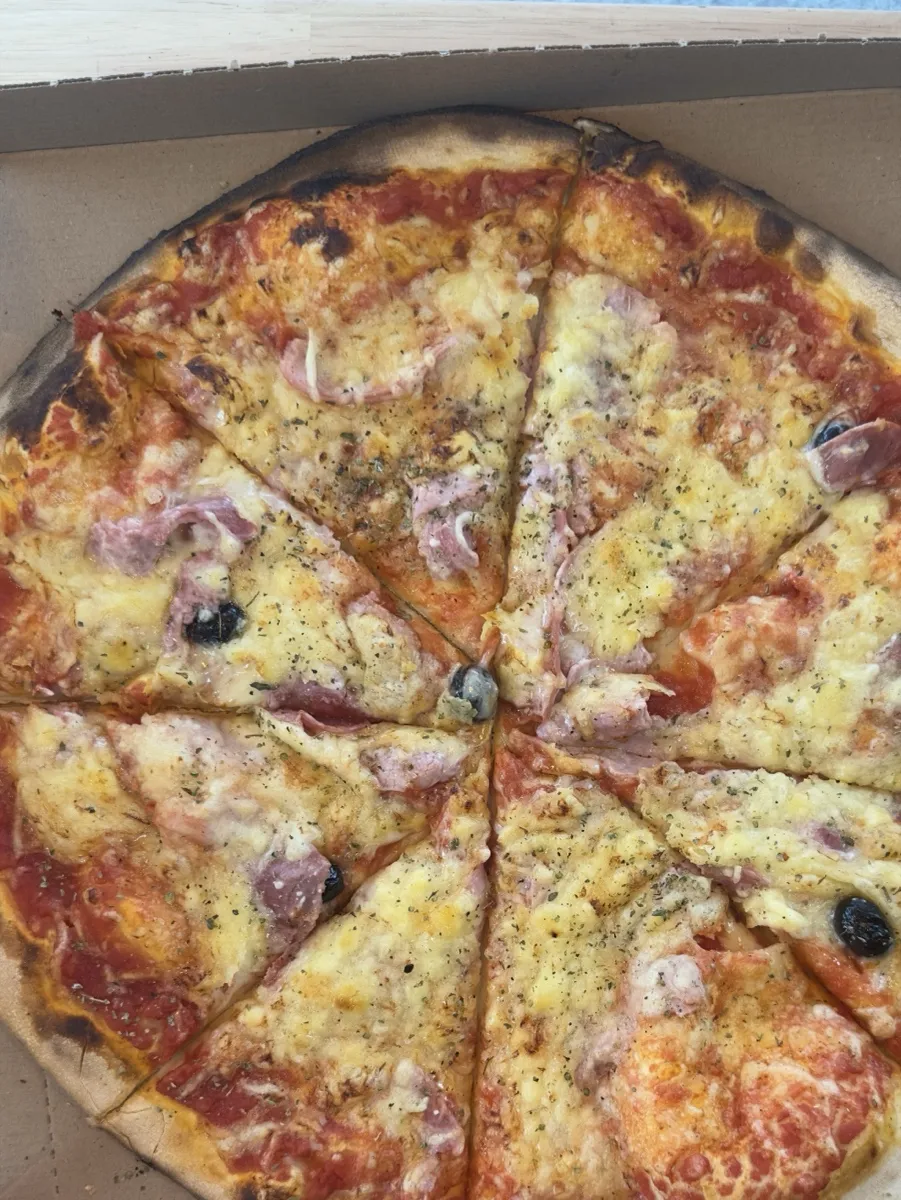 Pizza Jambon au feu de bois, Pizza Thaololo Pierrevert
